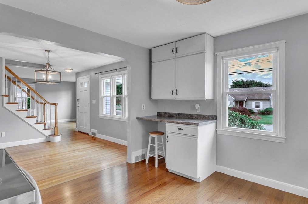 97 Old Brk Rd, Springfield MA 01128 exterior