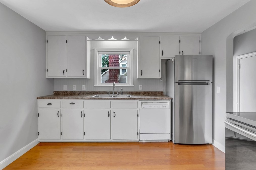 97 Old Brk Rd, Springfield MA 01128 exterior