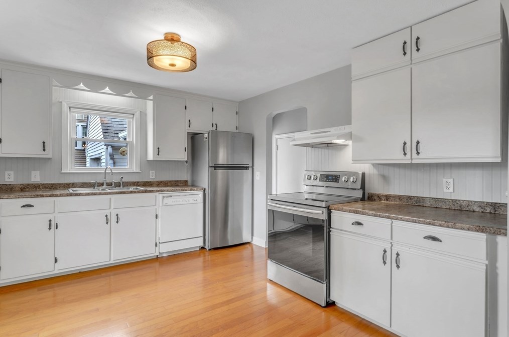 97 Old Brk Rd, Springfield MA 01128 exterior