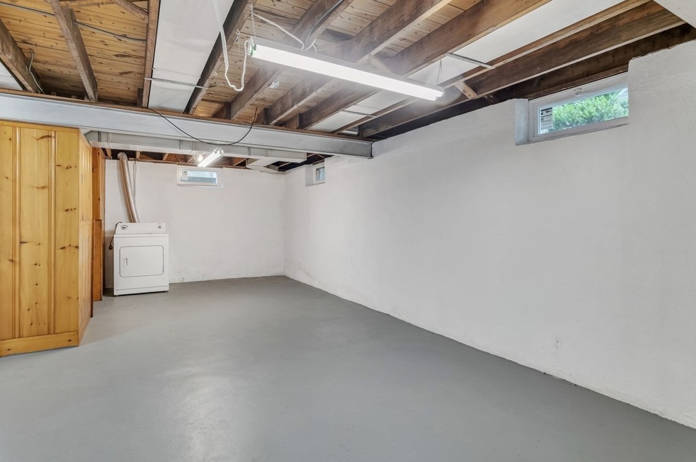 97 Old Brk Rd, Springfield MA 01128 exterior