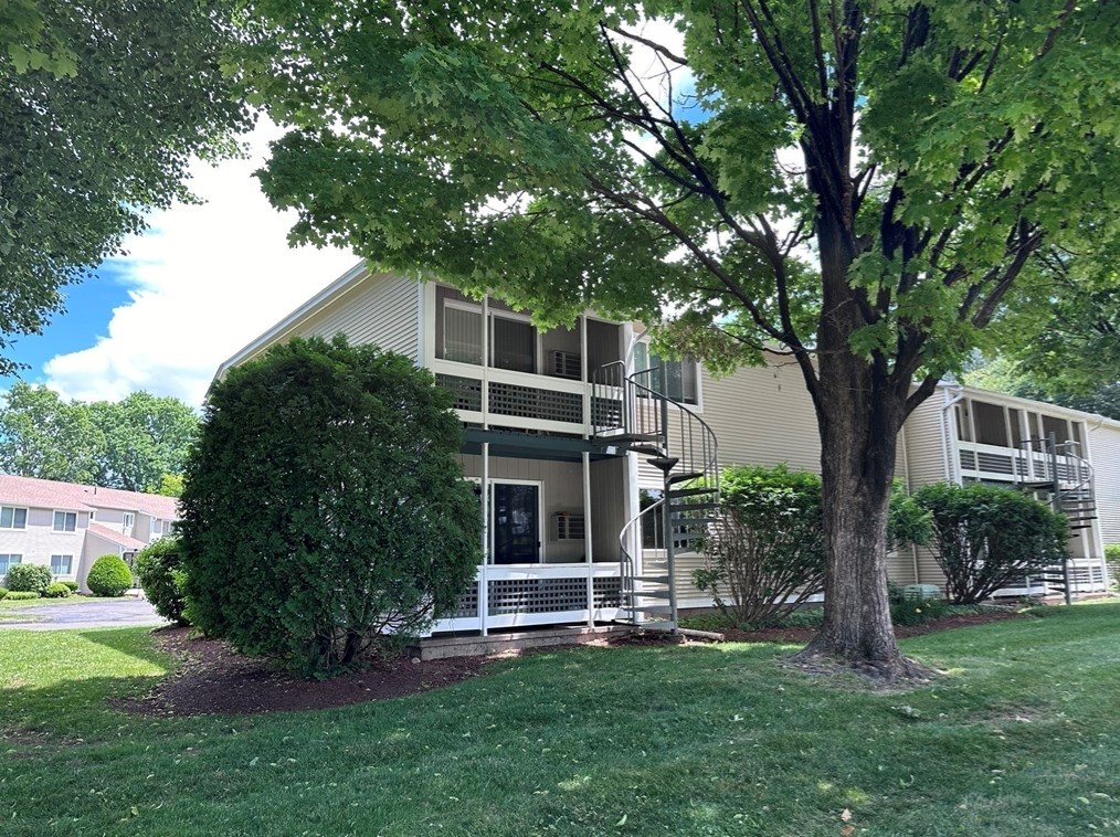 14 Arbor Way, Holyoke, MA 01040 exterior