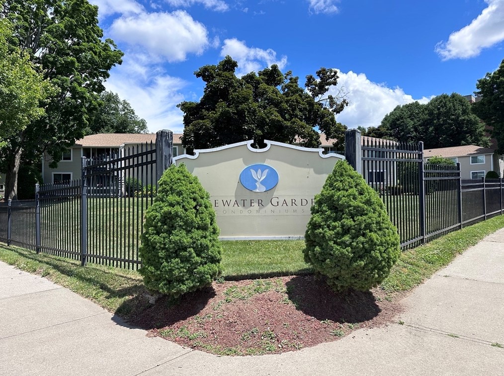 14 Arbor Way, Holyoke MA  01040-4775 exterior