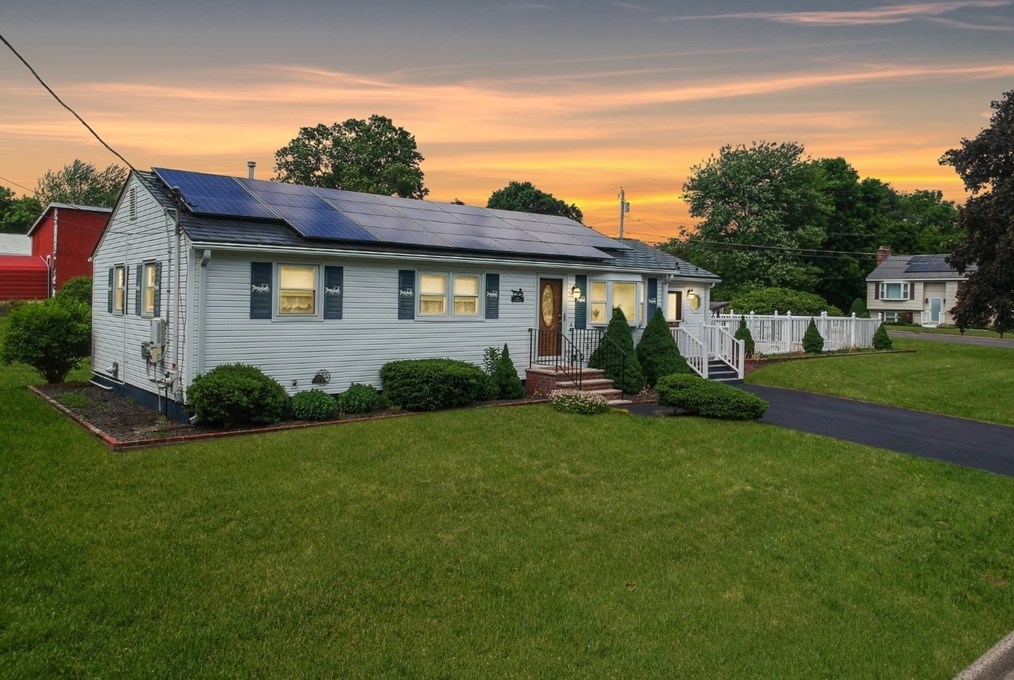 14 Jade St, Methuen, MA 01844 exterior