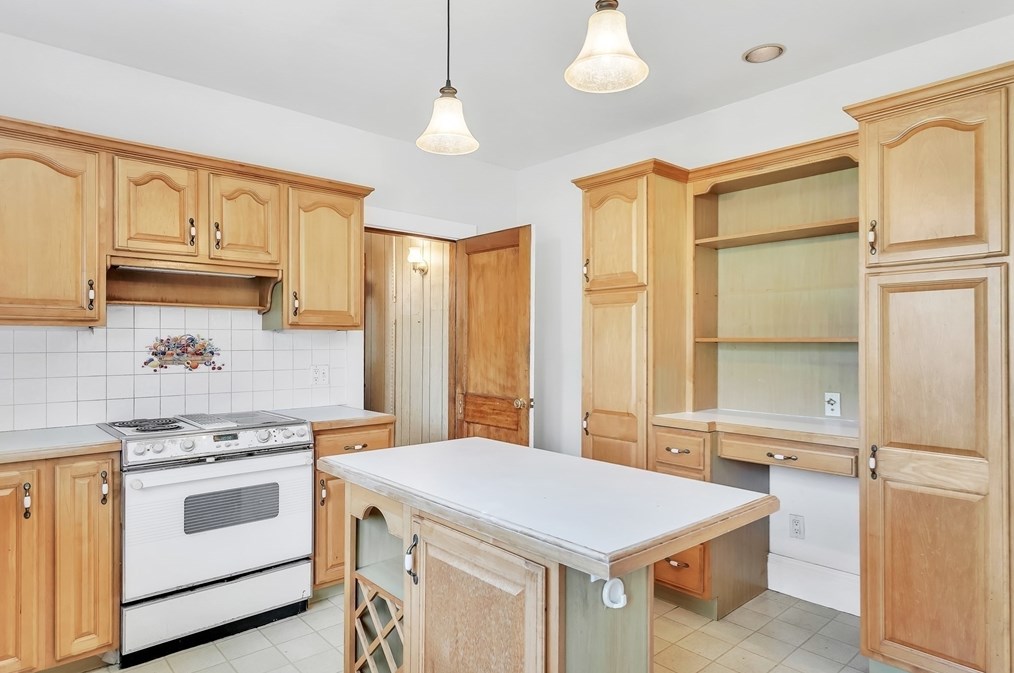 12 Guild St, Quincy MA 02169-6620 exterior