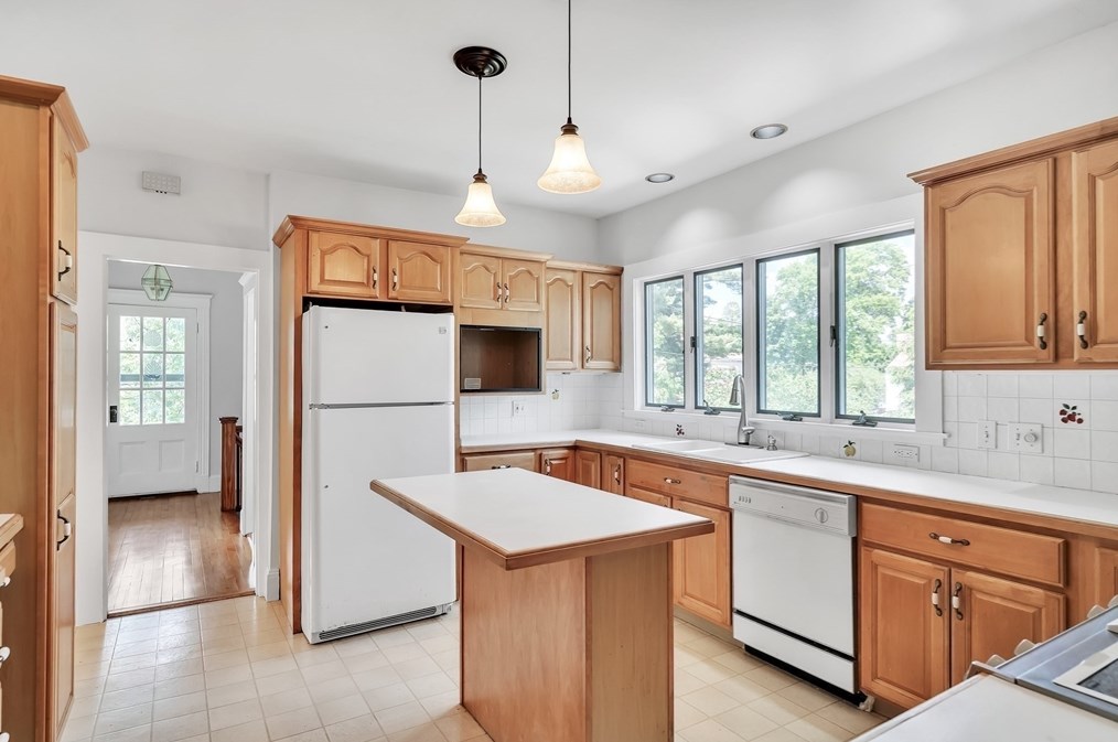 12 Guild St, Quincy MA 02169-6620 exterior