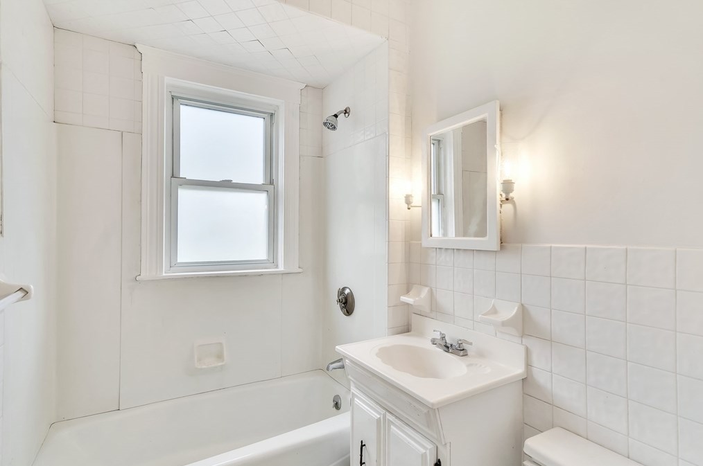 12 Guild St, Quincy MA 02169-6620 exterior