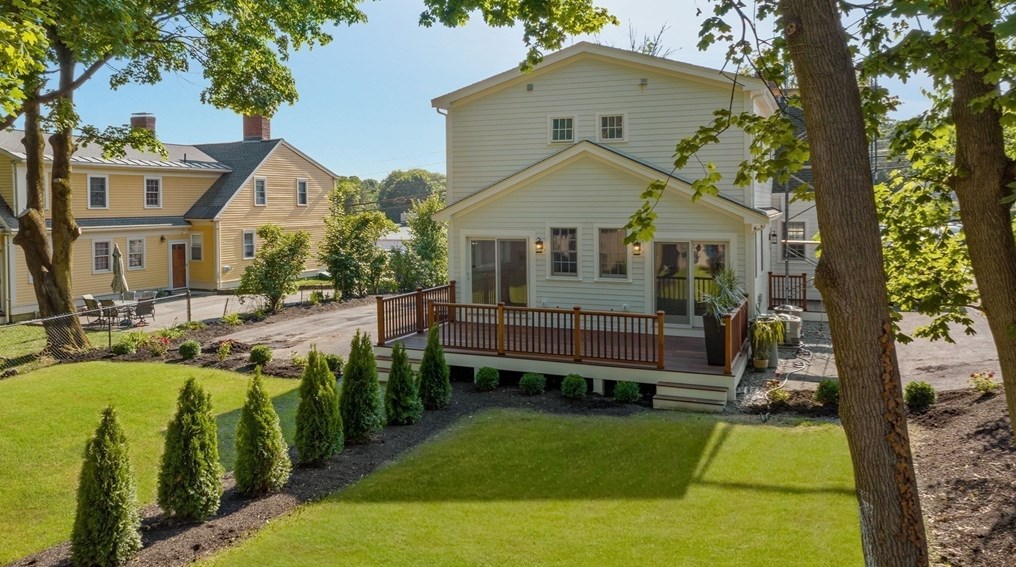 1038 Chestnut St, Newton MA  02464-1124 exterior