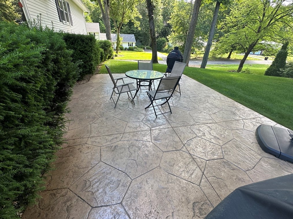 4 Burns Way, Holyoke MA 01040-7308 exterior