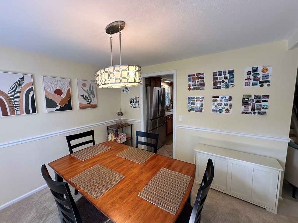 4 Burns Way, Holyoke MA 01040-7308 exterior