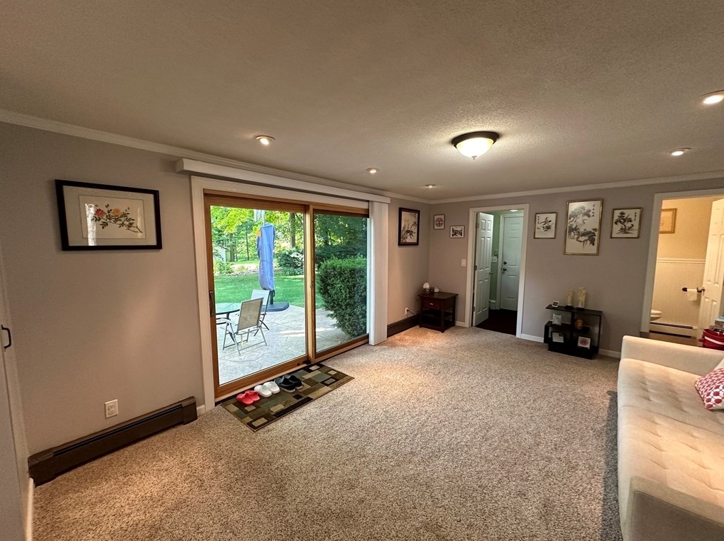 4 Burns Way, Holyoke MA 01040-7308 exterior