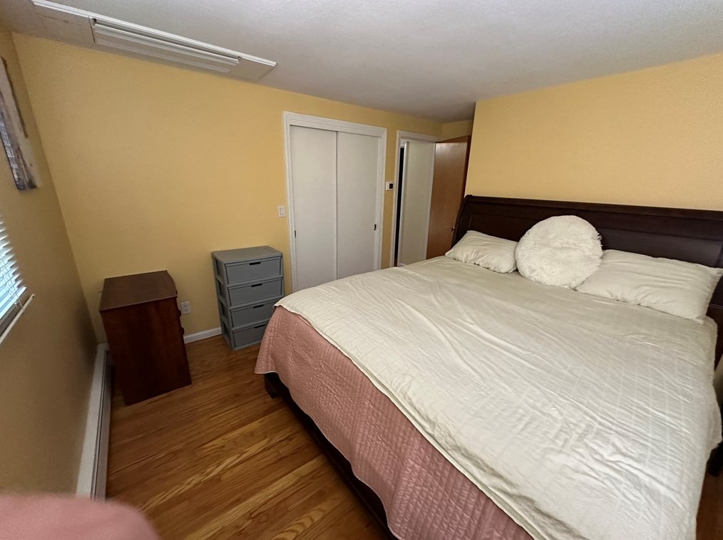 4 Burns Way, Holyoke MA 01040-7308 exterior