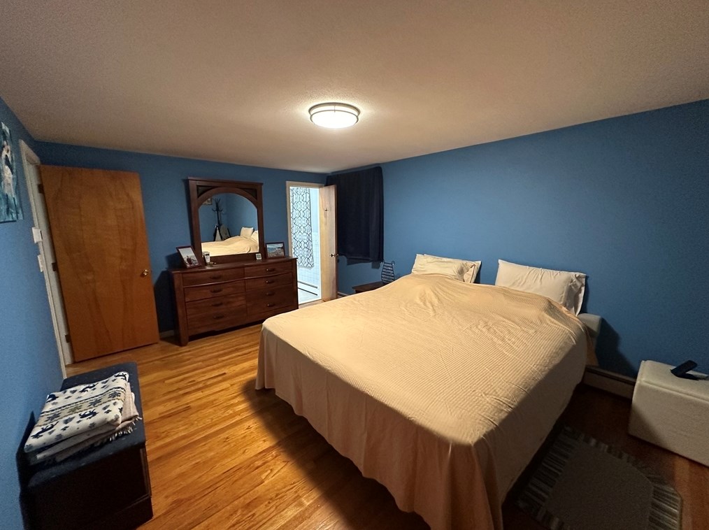 4 Burns Way, Holyoke MA 01040-7308 exterior