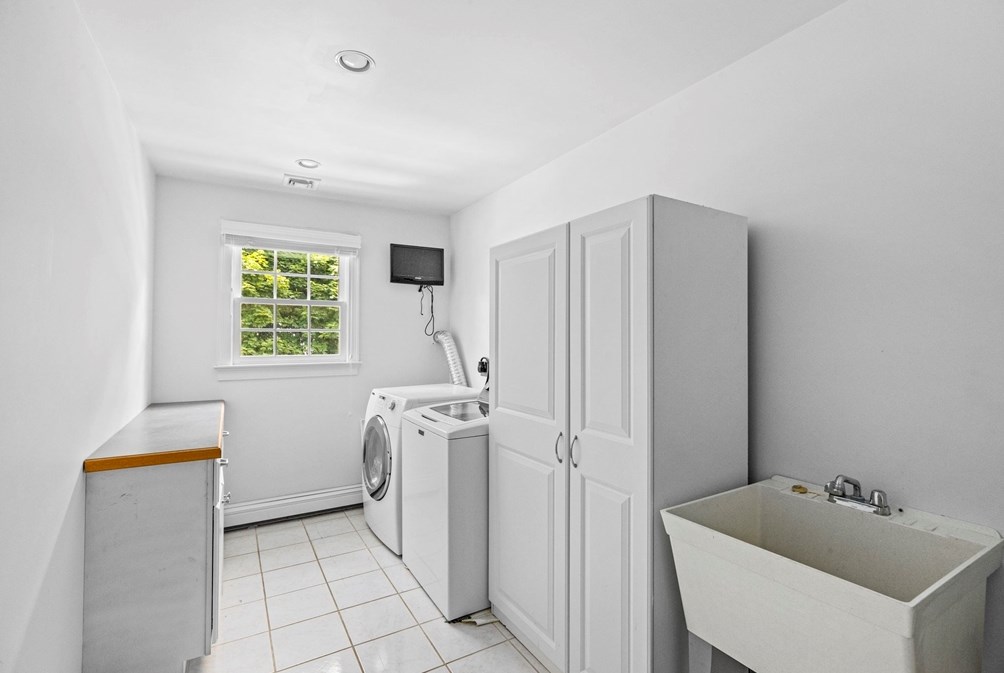 4 Julian Way, Hingham MA 02043-3939 exterior