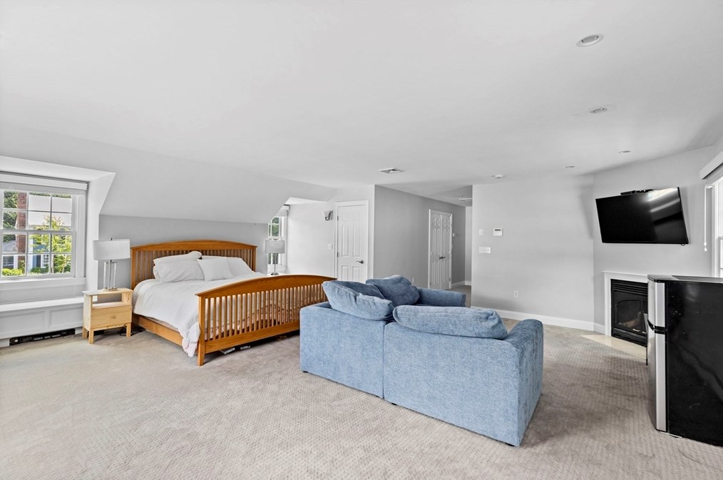 4 Julian Way, Hingham MA 02043-3939 exterior