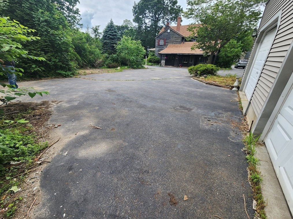 127 Hart St, Taunton MA 02780-4950 exterior