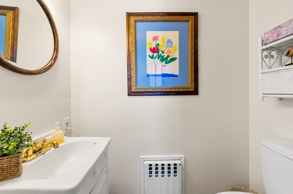 22 Pond St, Marblehead MA 01945-3454 exterior