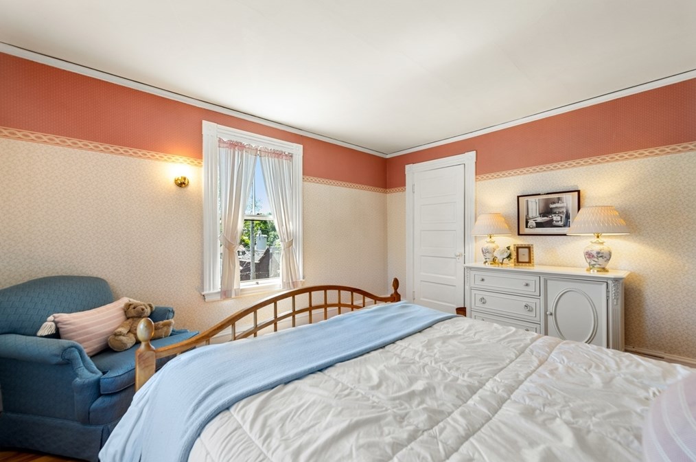 22 Pond St, Marblehead MA 01945-3454 exterior