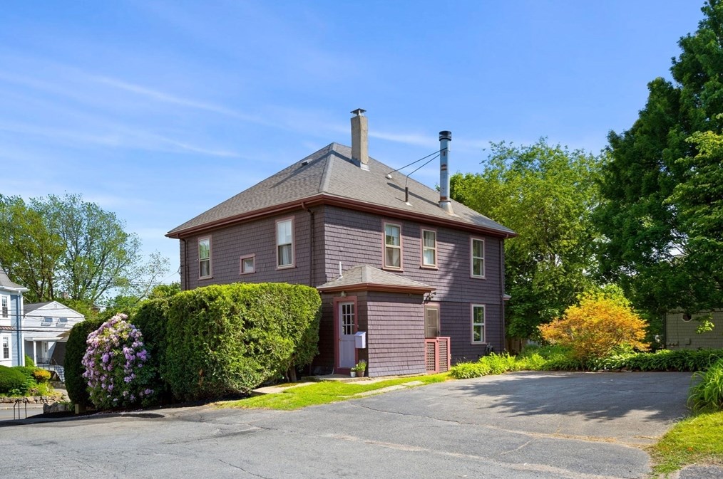 22 Pond St, Marblehead MA 01945-3454 exterior