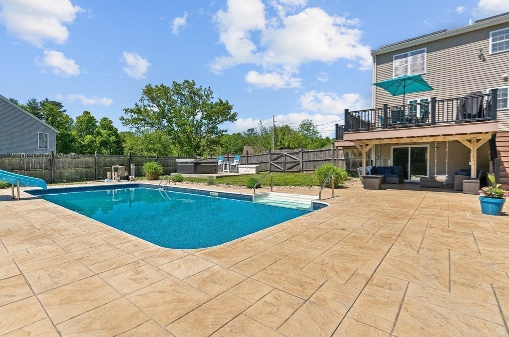 20 Earl St, New Bedford MA 02743-1924 exterior