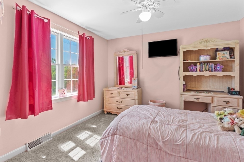 20 Earl St, New Bedford MA 02743-1924 exterior