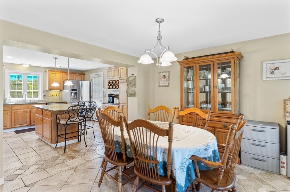 20 Earl St, New Bedford MA 02743-1924 exterior