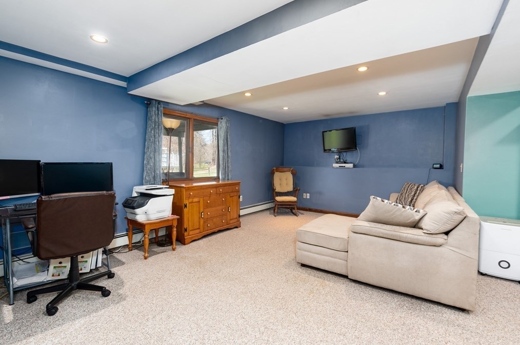 27 Dudley Rd, Sutton MA 01590-3037 exterior