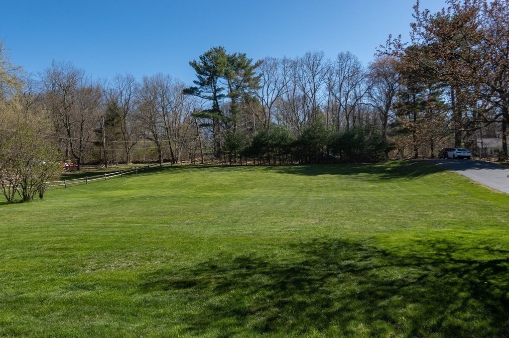 27 Dudley Rd, Sutton MA 01590-3037 exterior