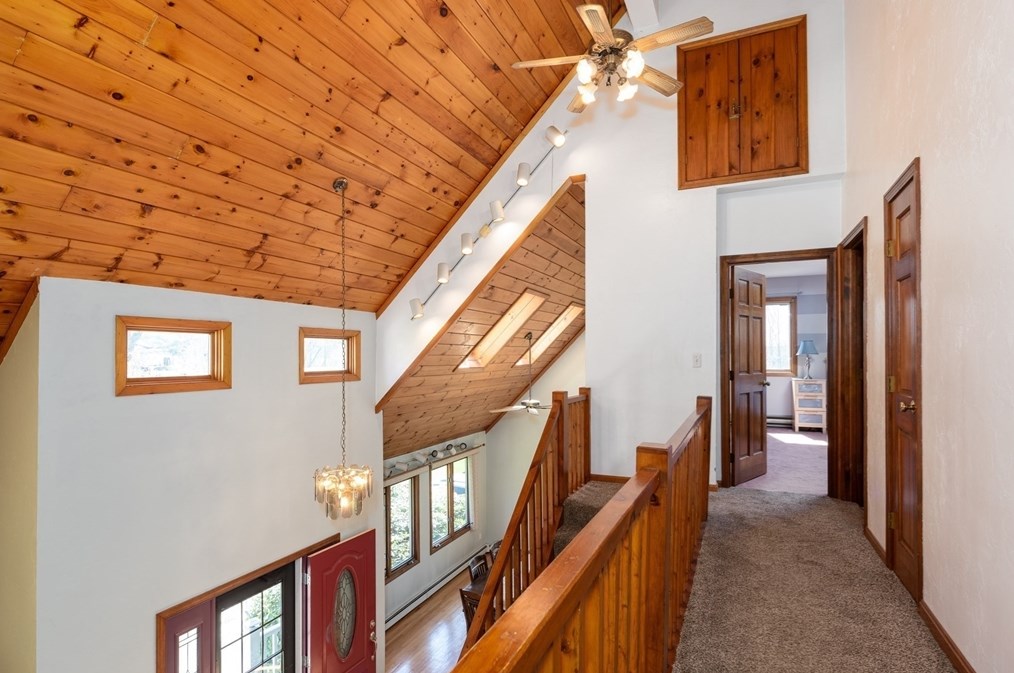 27 Dudley Rd, Sutton MA 01590-3037 exterior