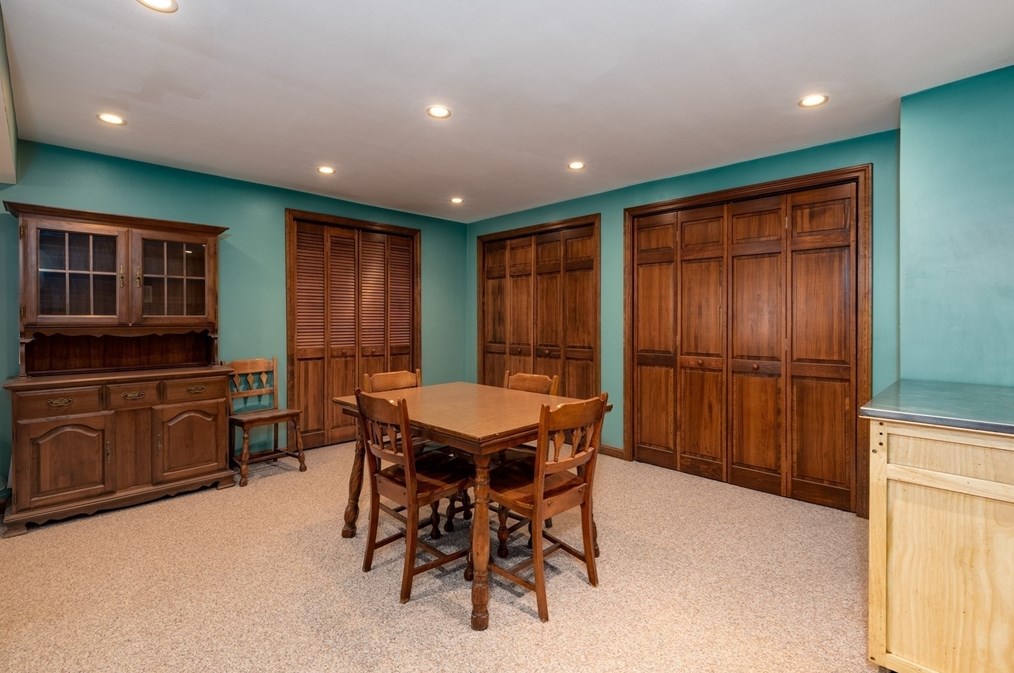 27 Dudley Rd, Sutton MA 01590-3037 exterior