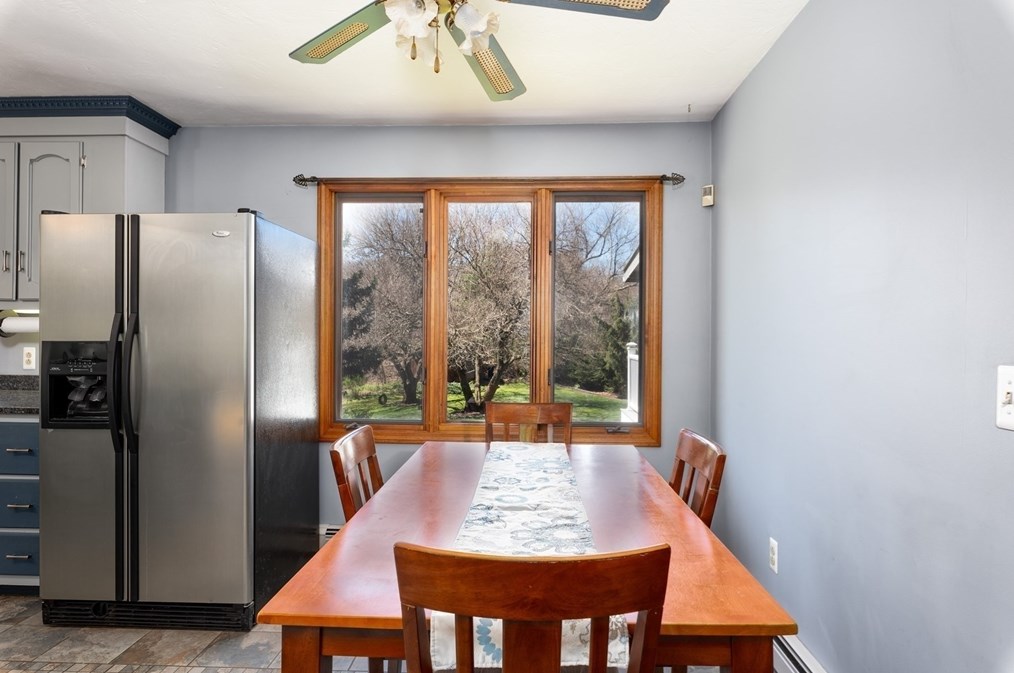 27 Dudley Rd, Sutton MA 01590-3037 exterior