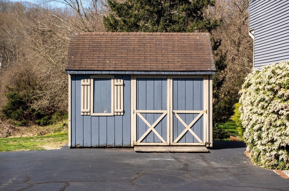 27 Dudley Rd, Sutton MA 01590-3037 exterior