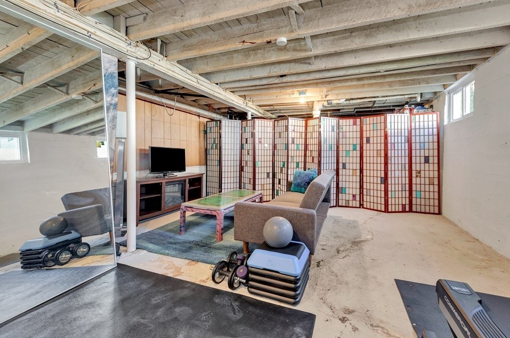 86 Riverview Ave, Waltham MA 02453-3820 exterior