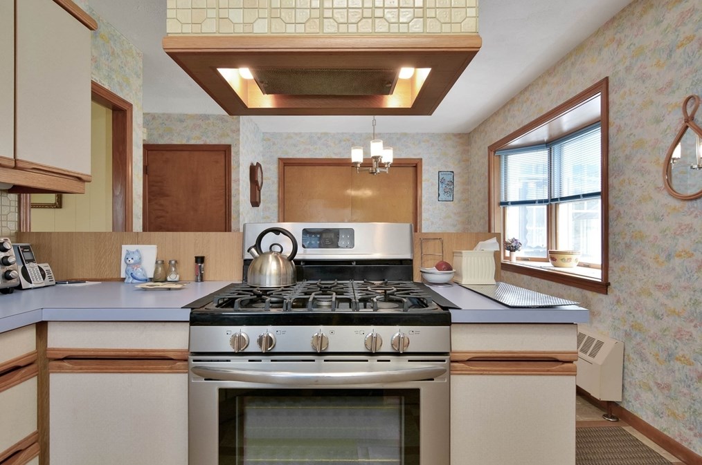 154 Woodland St, Lawrence MA 01841-2333 exterior