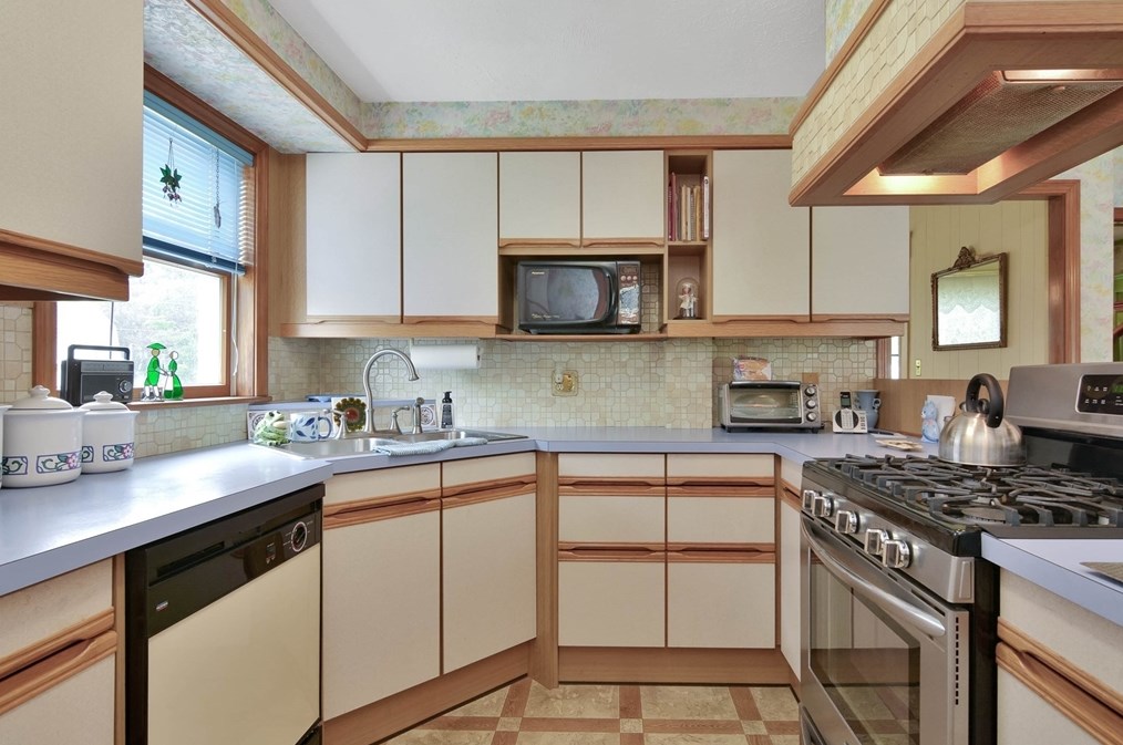 154 Woodland St, Lawrence MA 01841-2333 exterior