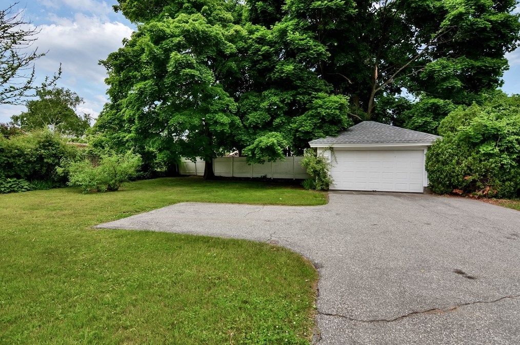 154 Woodland St, Lawrence MA 01841-2333 exterior