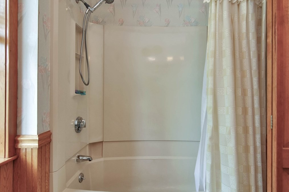 154 Woodland St, Lawrence MA 01841-2333 exterior