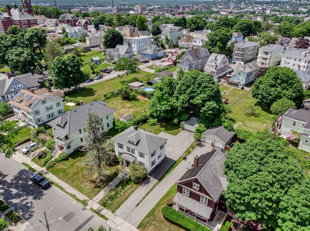 154 Woodland St, Lawrence MA 01841-2333 exterior