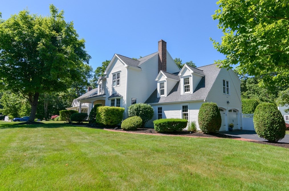 6 Winterberry Ln, Milford, MA 01757 exterior