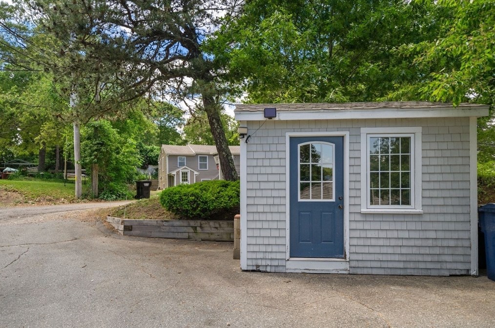 20 Pokonoket Rd, Plymouth MA  02360-1925 exterior