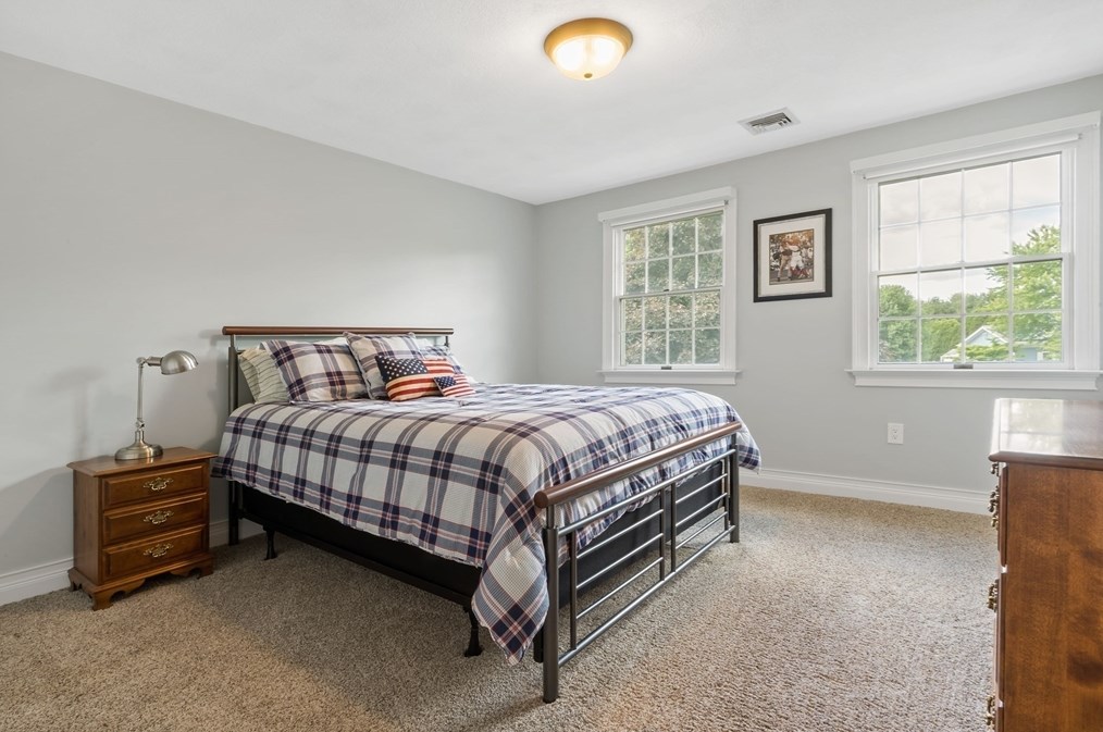 29 Evergreen Dr, Seekonk MA 02771-5746 exterior