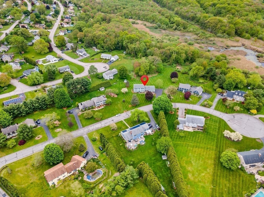 29 Evergreen Dr, Seekonk MA 02771-5746 exterior