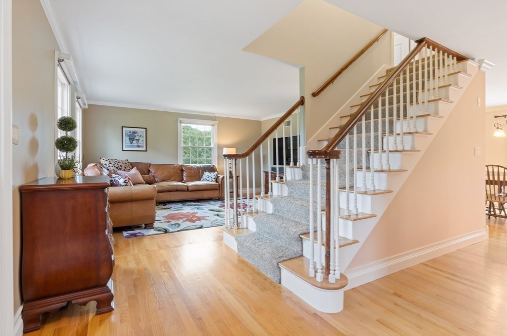 29 Evergreen Dr, Seekonk MA 02771-5746 exterior