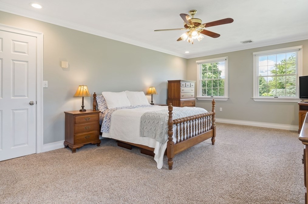 29 Evergreen Dr, Seekonk MA 02771-5746 exterior