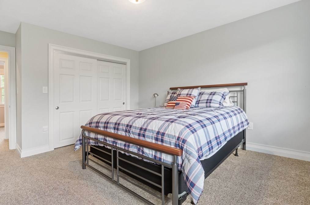 29 Evergreen Dr, Seekonk MA 02771-5746 exterior