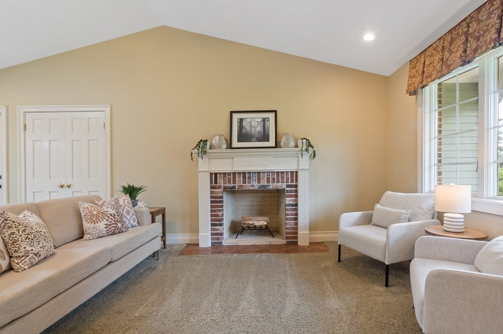 29 Evergreen Dr, Seekonk MA 02771-5746 exterior