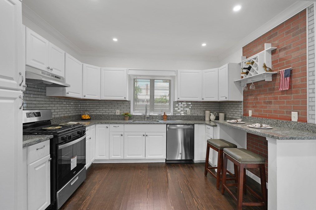 307 Tinkham St, New Bedford MA 02746-1821 exterior