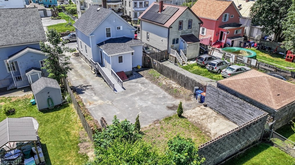 307 Tinkham St, New Bedford MA 02746-1821 exterior