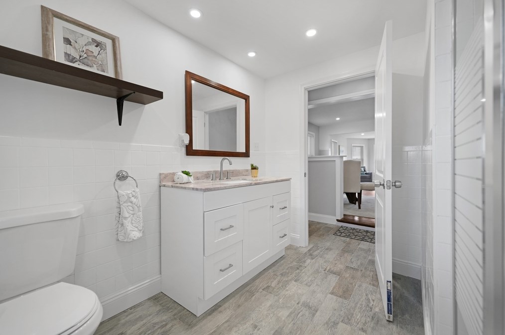 307 Tinkham St, New Bedford MA 02746-1821 exterior