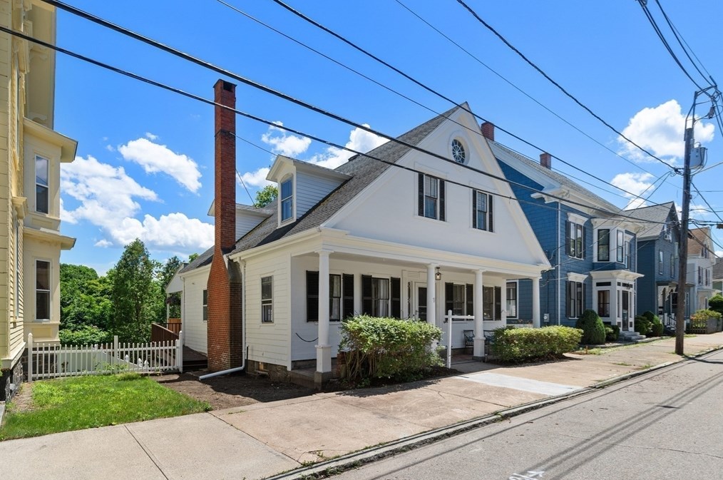 18 Chestnut St, Peabody MA  01960-5432 exterior