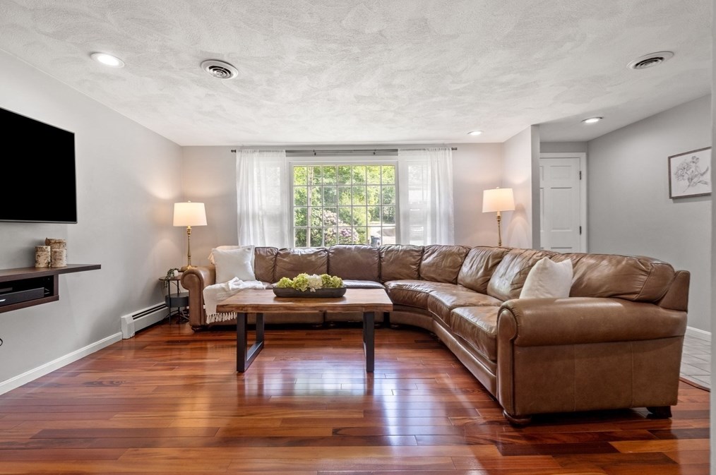 90 Drake Rd, Burlington MA 01803-1865 exterior